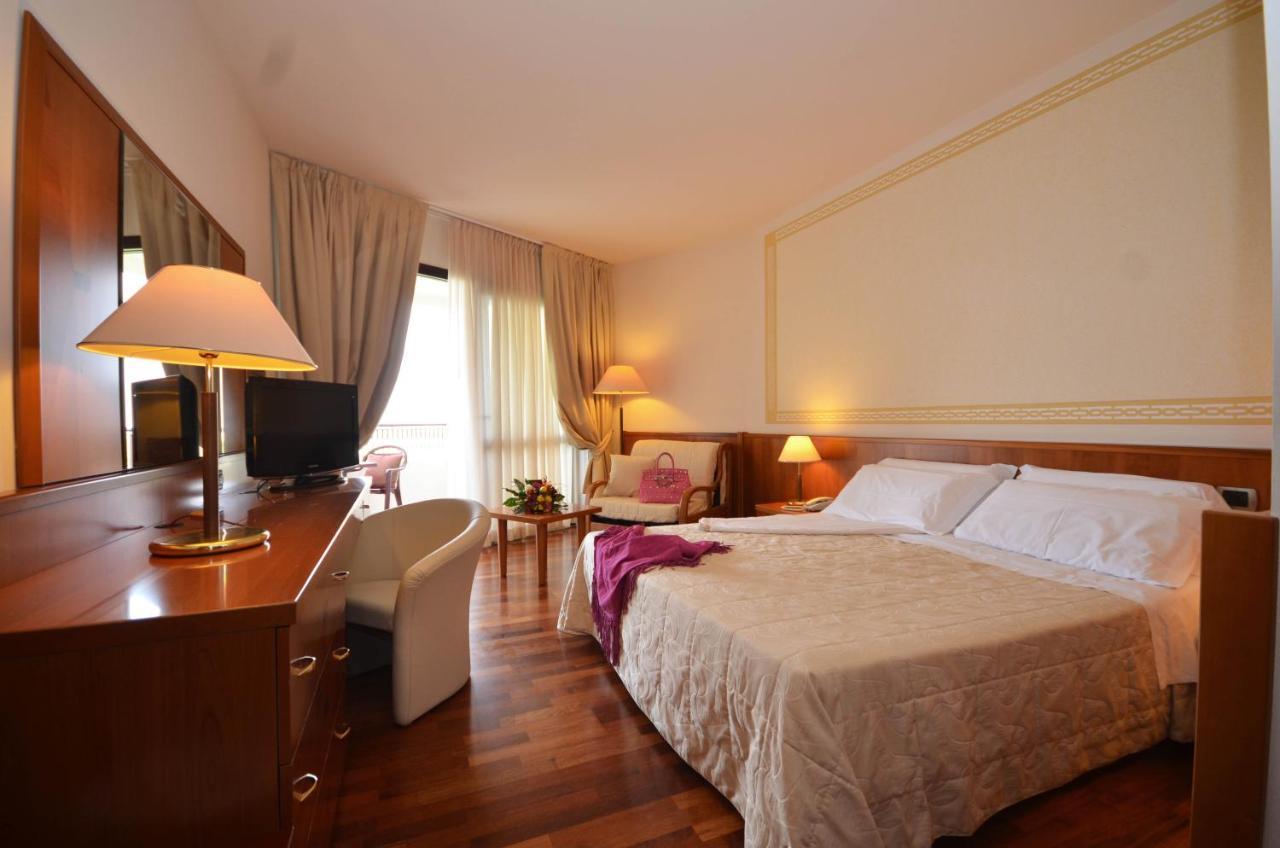 Savoy Beach Hotel & Thermal Spa Bibione Exterior foto