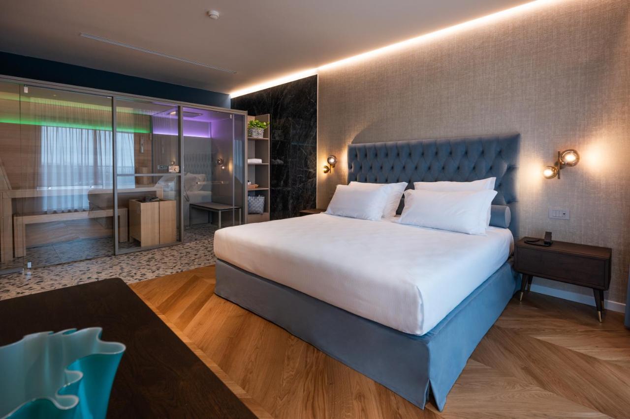 Savoy Beach Hotel & Thermal Spa Bibione Exterior foto Deluxe room