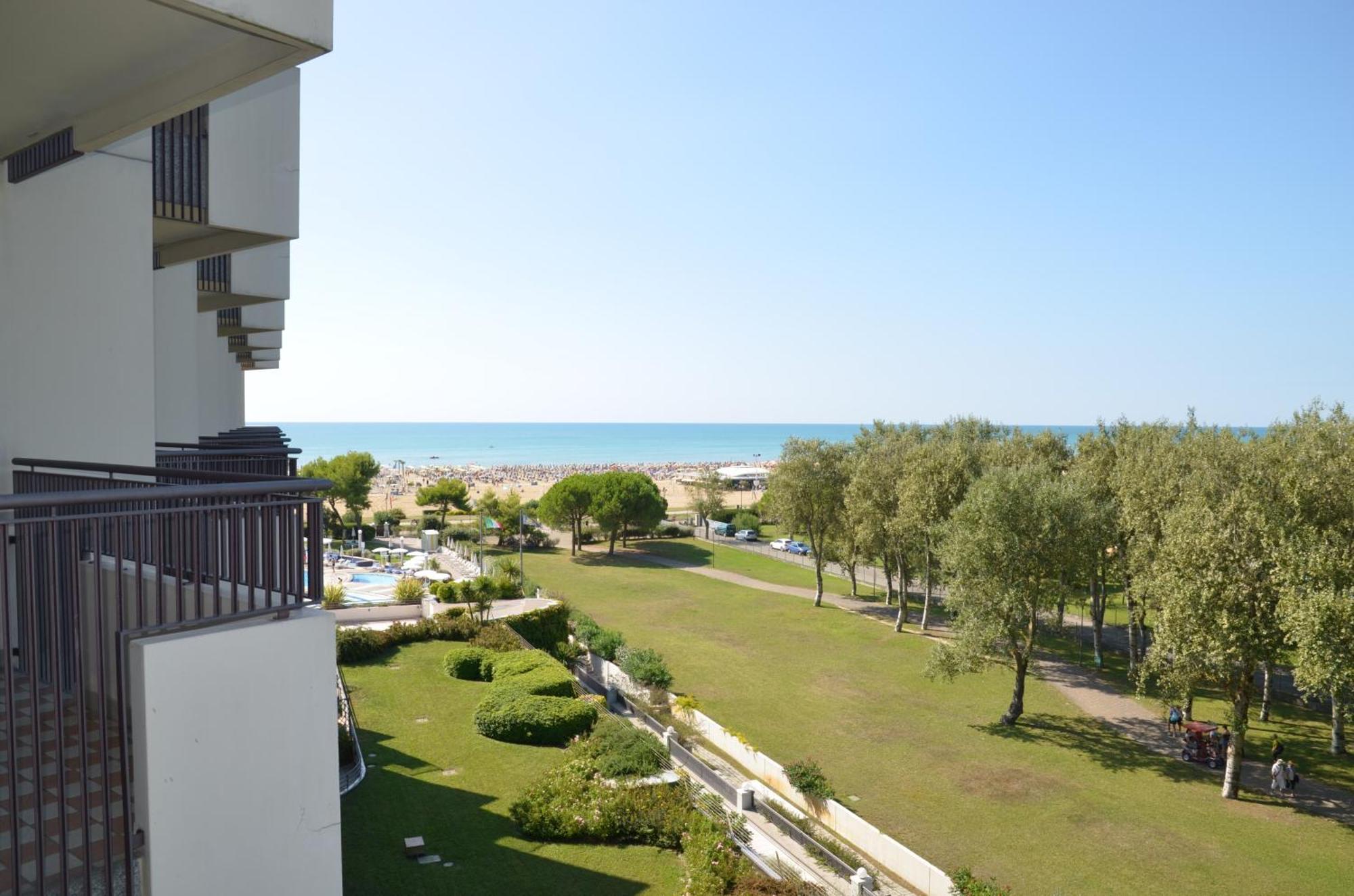 Savoy Beach Hotel & Thermal Spa Bibione Exterior foto